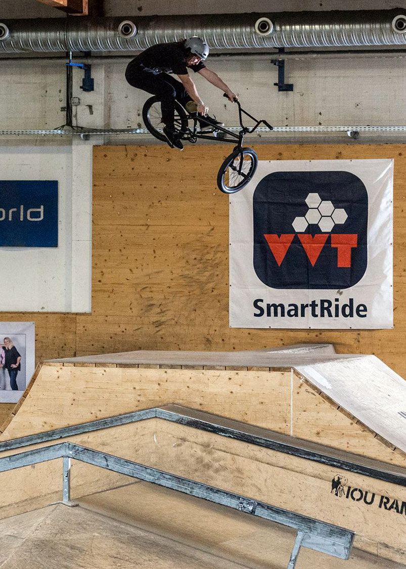 Christian Ceresato hat sich gedacht, wenn er schon mal in Innsbruck ist, kann er auch ein wenig rodeln; Foto: Sebastian Marggraff