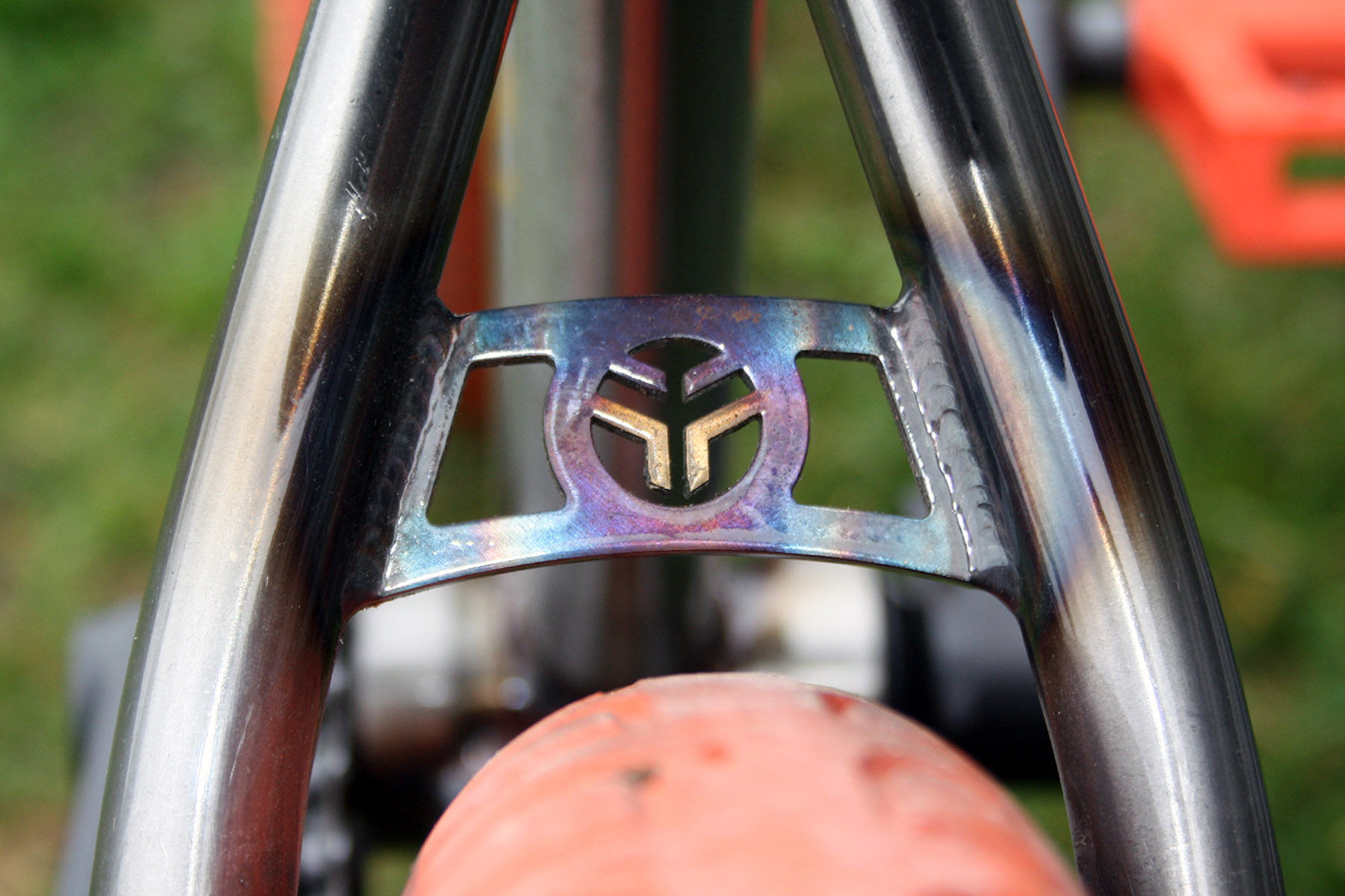 Seatstay Bridge mit Federal-Bikes-Logo am Lacey DLX BMX-Rahmen