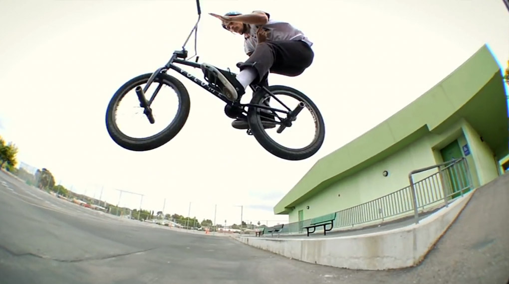 Bei Volume Bikes hat man nicht nur den Voyager-Rahmen überarbeitet, sondern auch gleich noch Billy Perry und Josh Clemens ihre eigenen Colorways spendiert.