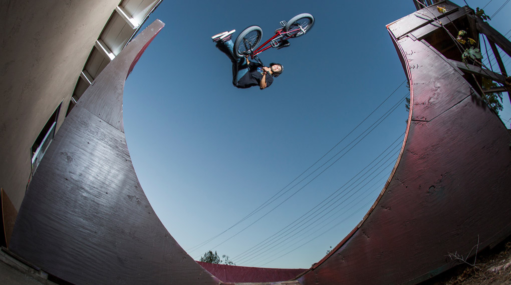 So was von verdient: Nach einem Jahr Flow wurde Kevin Peraza mit sofortiger Wirkung ins Pro-Team von Demolition Parts befördert.