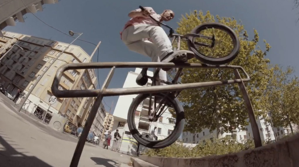 Nico Badet, Tom Deville, Justin Fouque und Adrien Lecomte von The French Connexion haben sich für dieses Video in Marseille umgesehen.