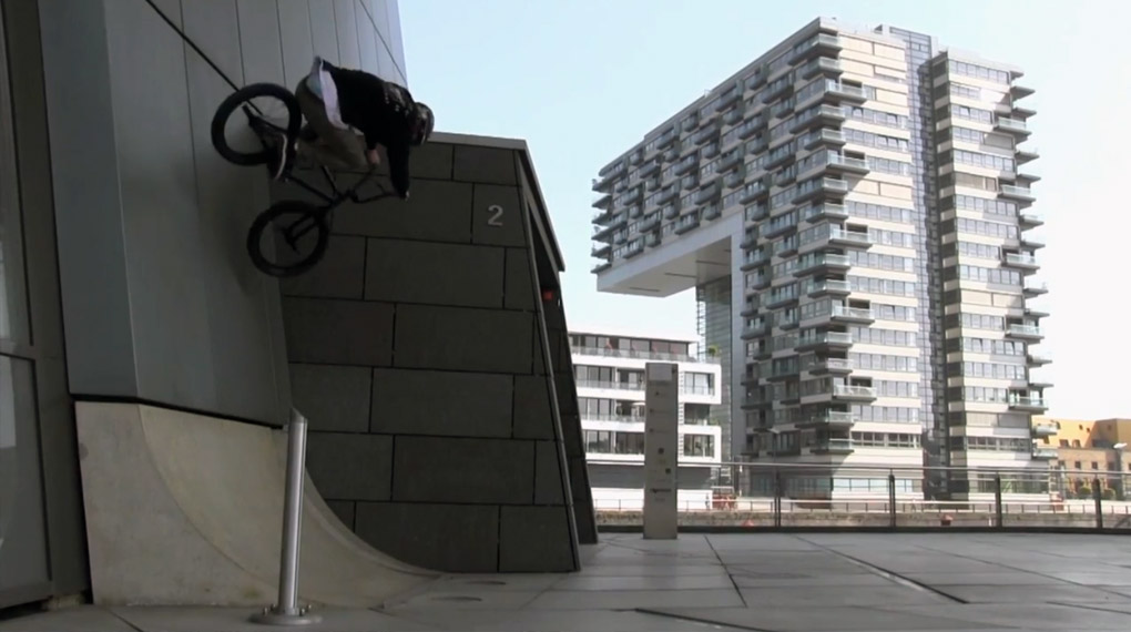 Joeri Veul repräsentiert ab sofort die Ciao Crew in den Niederlanden. Hier ist sein Welcome-Edit, für den er Streetspots in Amsterdam und Köln zerlegt hat.