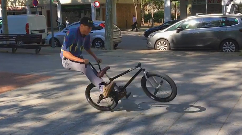 Kevin Nikulski und seine Streetatzen von der Ride With Friends Crew aus Berlin haben sich in Barcelona die Sonne auf den Pelz scheinen lassen.
