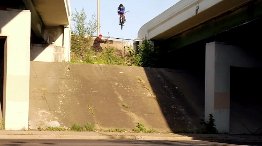 Pünktlich zum zehnjährigen Dienstjubiläum hat Peter Adam die Banger aus den United-Videos von Nathan Williams zu diesem Best-of-Video zusammengefasst.