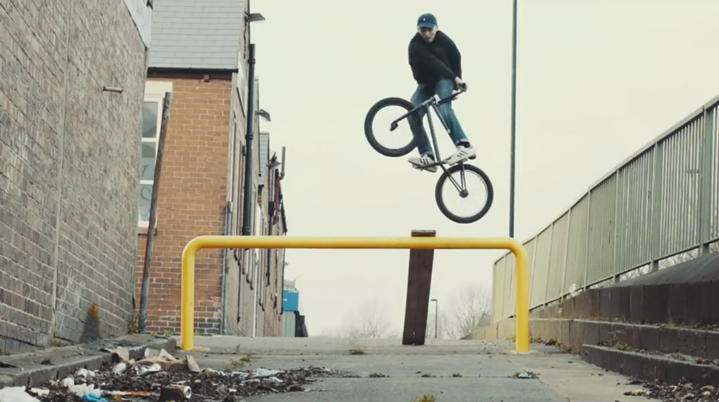 Rob Annis muss derzeit notgedrungen auf einen Antrieb verzichten. Aber auch ohne Kette sind ein Haufen guter Clips für dieses Video zusammengekommen.Rob Annis muss derzeit notgedrungen auf einen Antrieb verzichten. Aber auch ohne Kette sind ein Haufen guter Clips für dieses Video zusammengekommen.