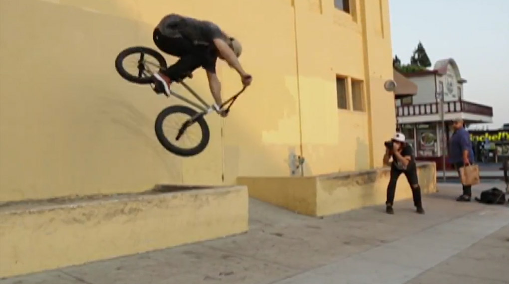 Hier rasiert der Chef noch selbst: Sechs Minuten Behind-the-scenes-Aufnahmen und Leftovers von Ty Morrow aus seinem Part auf dem TripTape.