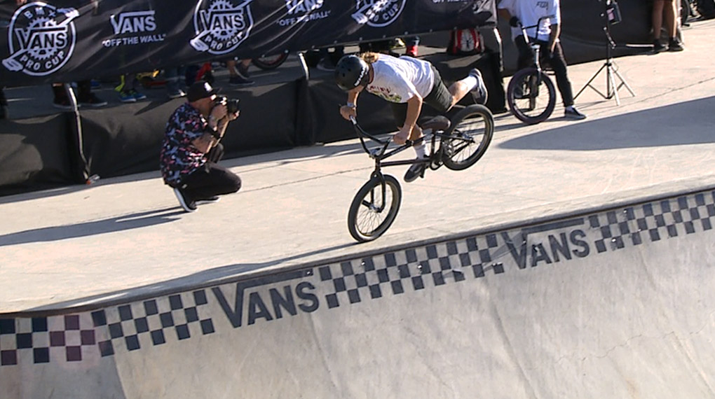 Tag 2 beim Vans BMX Pro Cup in Málaga hielt wieder jede Menge Sonnenschein und unfassbare Zweiradaction bereit. Hier sind die Highlights.