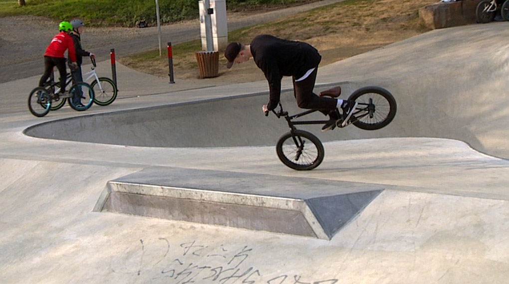 Two Dudes One Day: Felix Prangenberg und Dima Prykhodko haben einen Ausflug ins Oberbergische unternommen, um dort den neuen Wheelpark zu fahren.