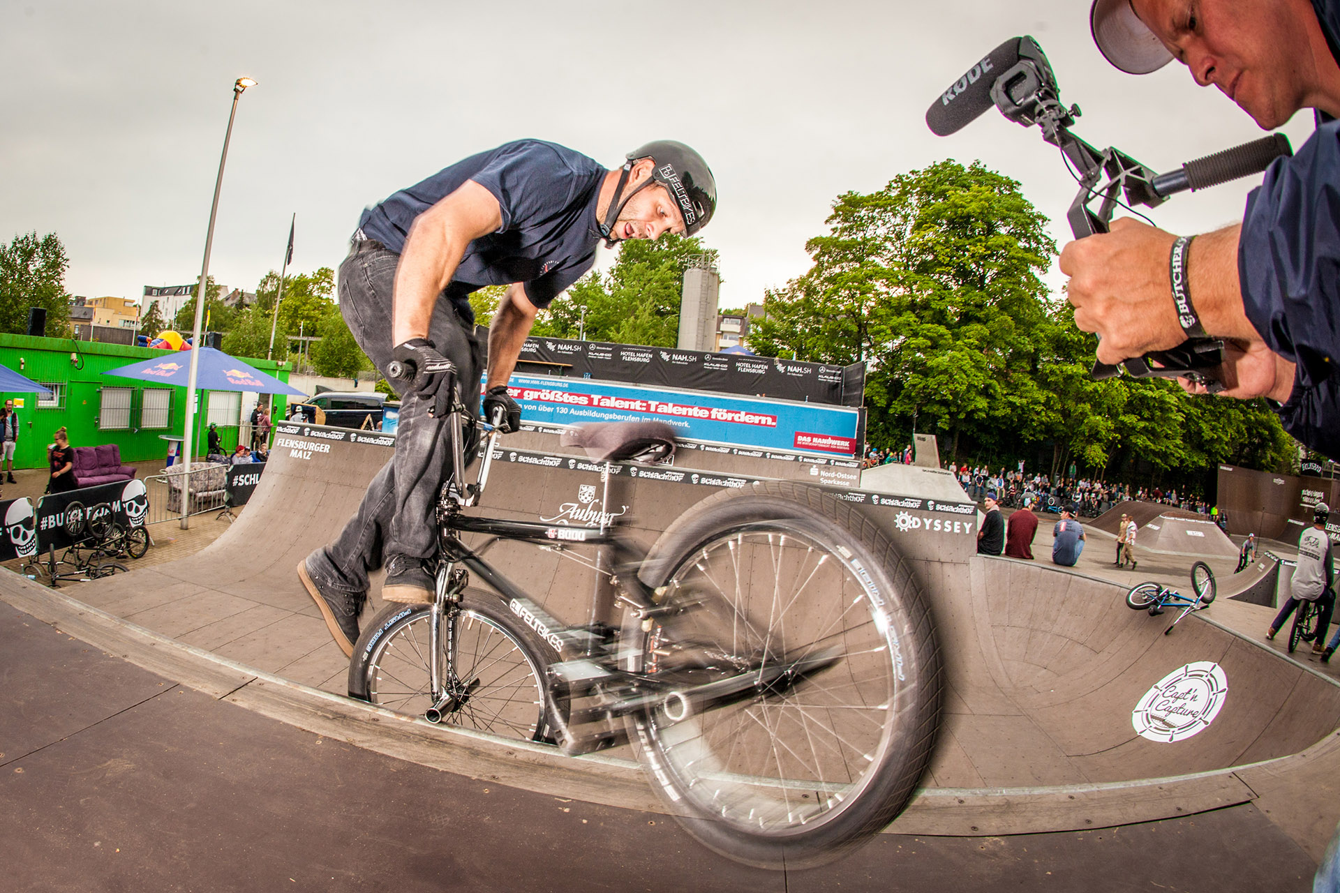 #livinglegend: Tobias Wicke ließ es sich nicht nehmen, ein paar Runden in der Minirampe zu drehen