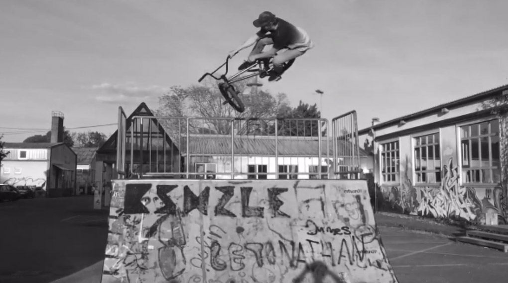 Felix Donat und Felix Lange rühren mit einigen Technikleckerbissen die Werbetrommel für den Mashody-BMX-Jam am 17. Juni 2017 im NCO Club Karlsruhe.