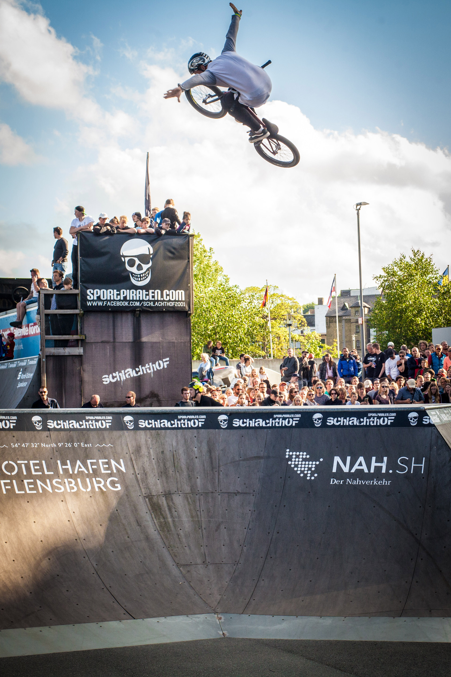 Und noch einmal James Jones, diesmal mit einem 360 Nohander über die Todesbox