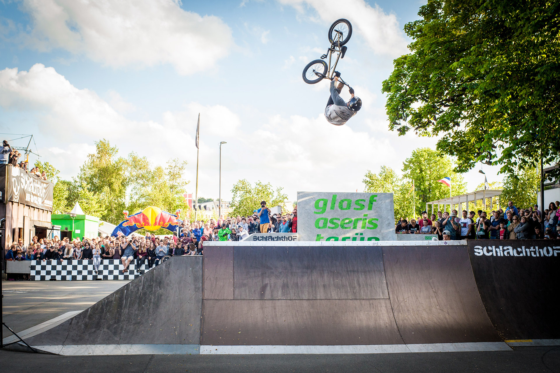 Julian Bachmann startete jeden seiner Runs mit einem Flipwhip über die Box und versuchte in den Vorläufen sogar einen Backflip Double Whip als letzten Trick, an dem er nur denkbar knapp scheiterte