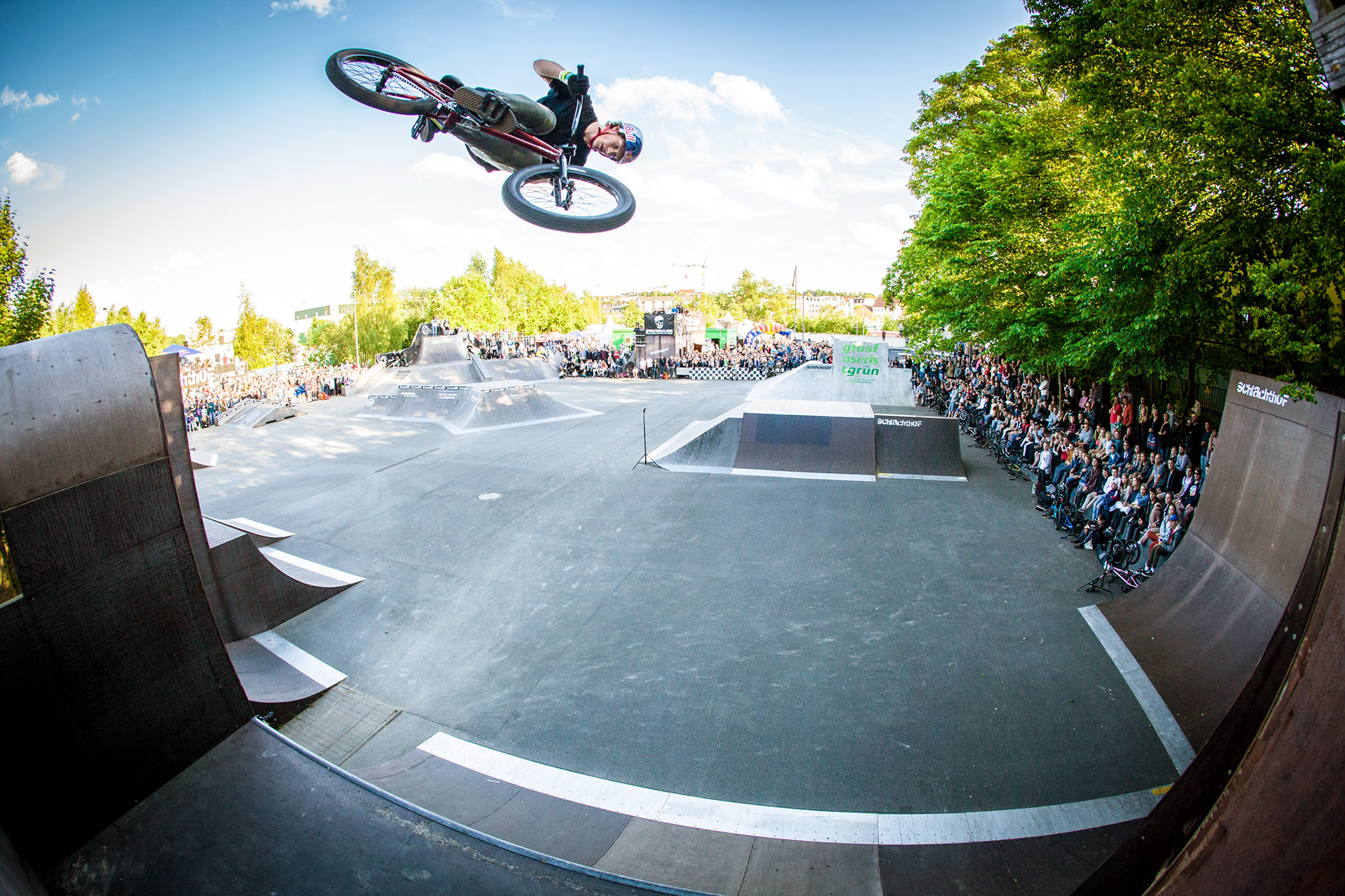 Airtime! Paul Thölen nimmt ordentlich Schub für die Jumpbox auf