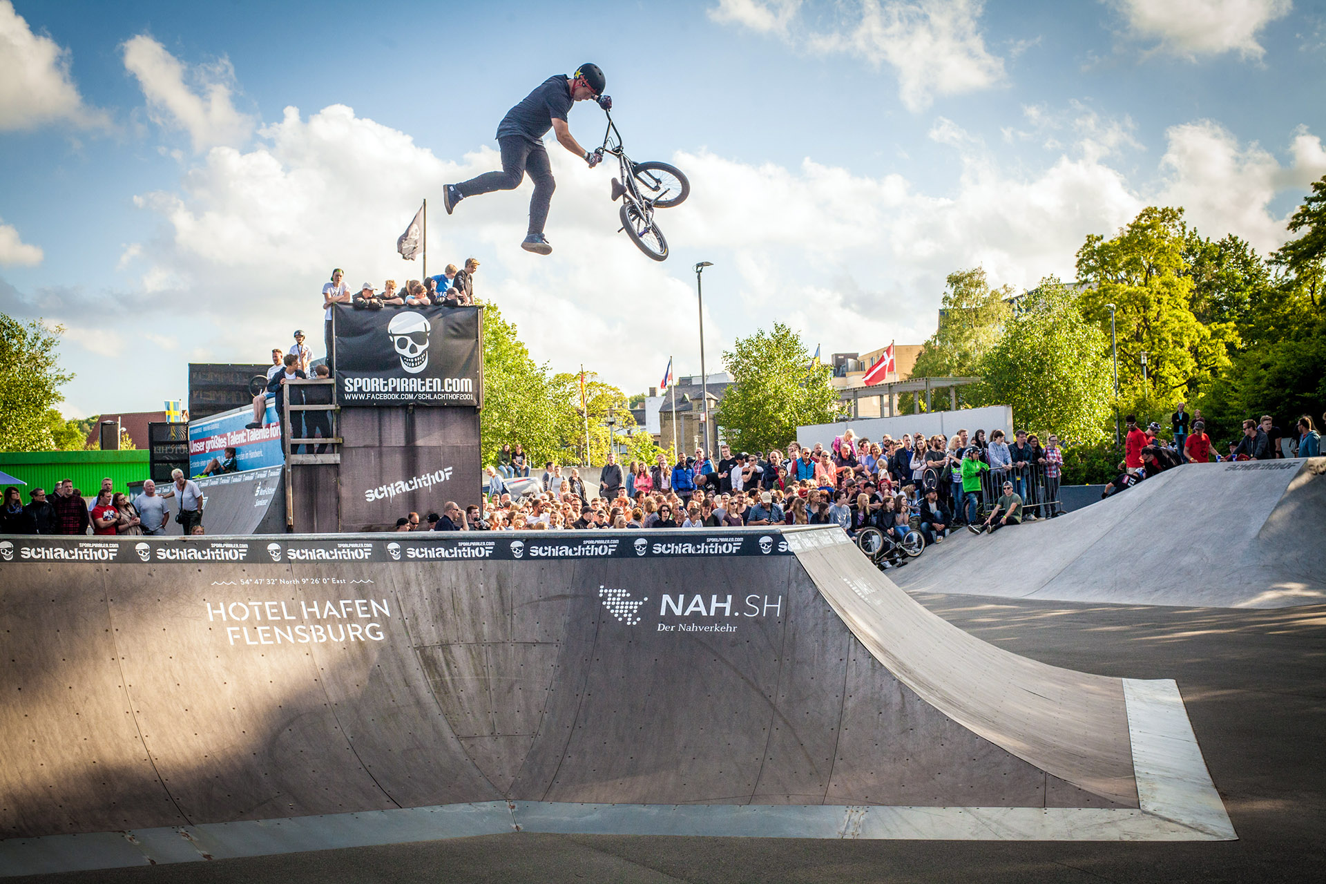 Es gibt nicht viele Menschen, die diese Box im Schlachthof Skate- und BMX-Park überhaupt springen. Timo Schulze hat das Ding jedoch bestens im Griff und wirbelt auf Anfrage auch schon mal Double Whips drüber