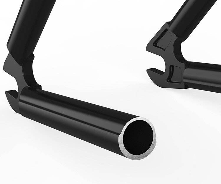 Die Kettenstreben von Felix Prangenbergs Signaturerahmen sind unten verstärkt und oben dünner, denn zu schwer sollen sie ja auch nicht sein