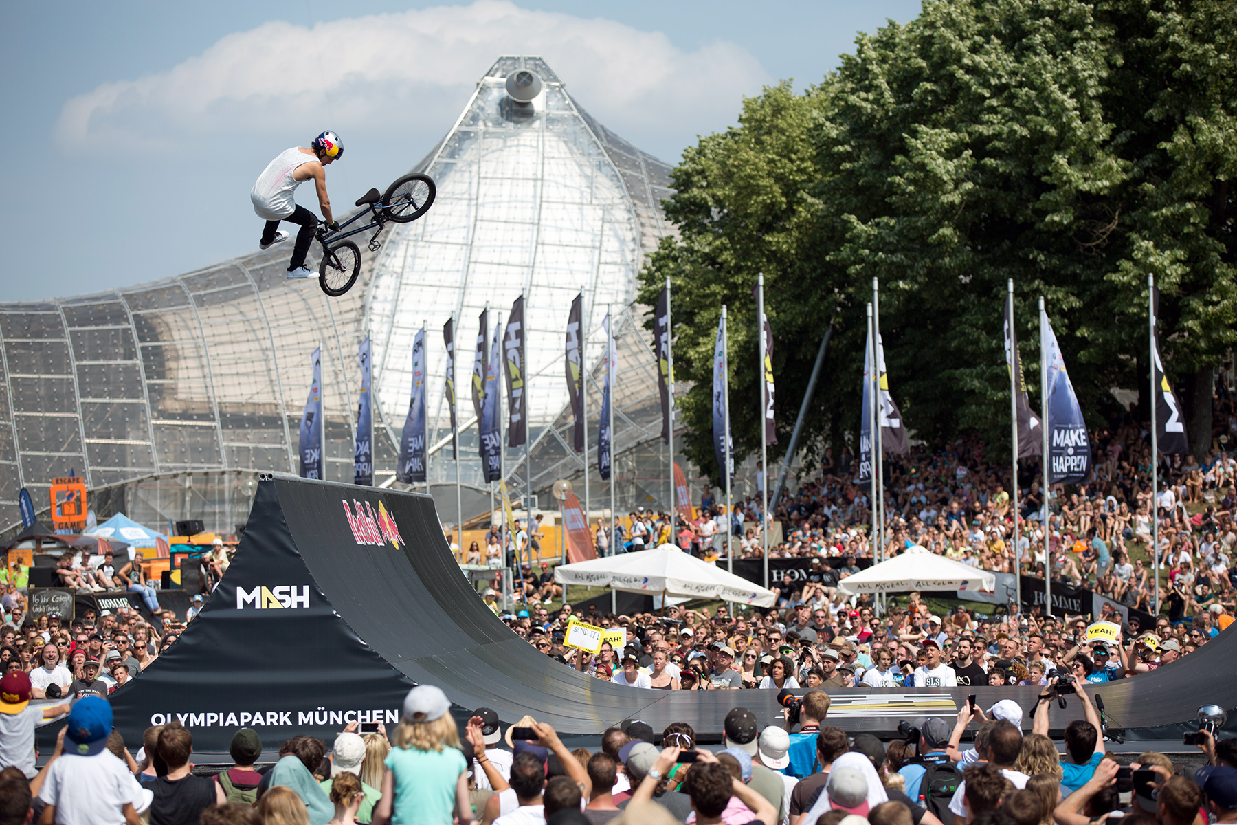 Daniel Dhers mit einem 360 Double Tailwhip beim Munich Mash 2017