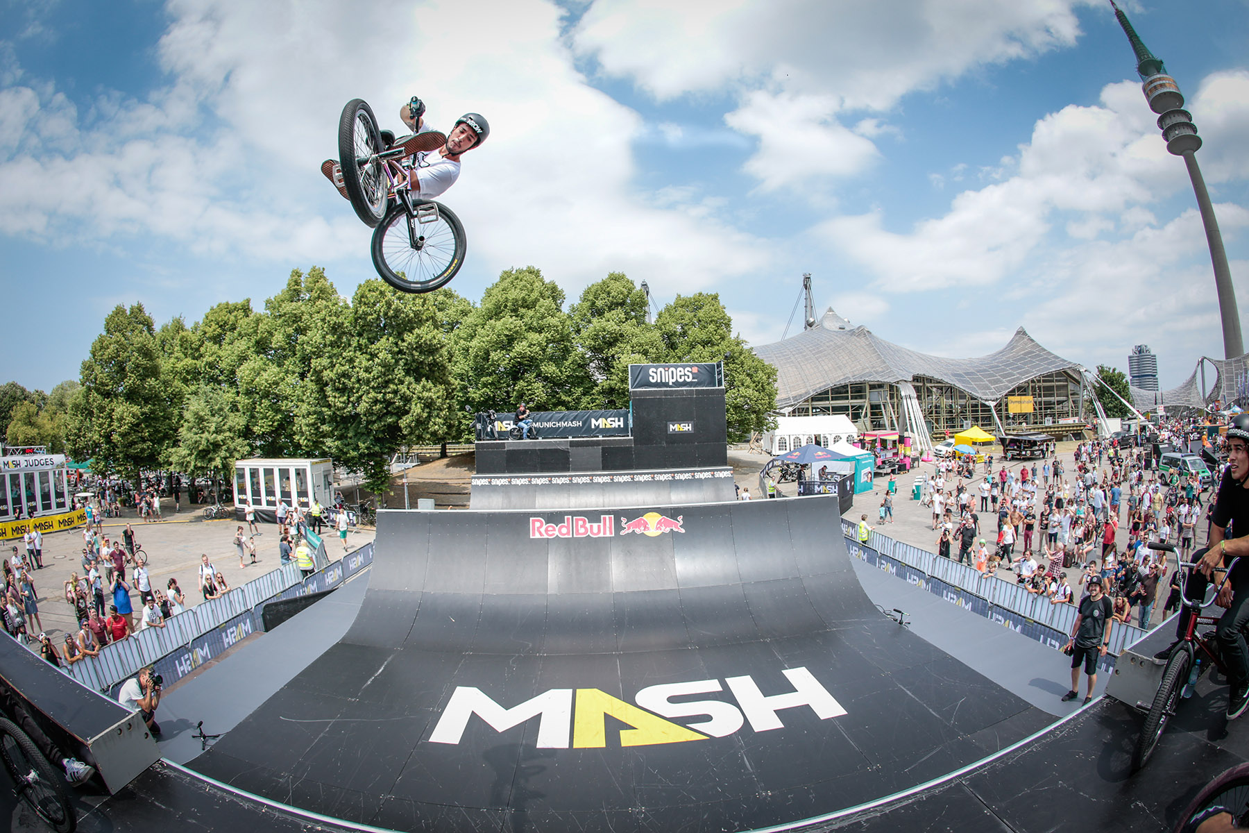 Nachdem Jose Gil Torres vor ein paar Wochen bereits den 2. Platz beim Minirampcontest auf dem FISE in Montpellier geholt hatte, flog er auch in München aufs Treppchen