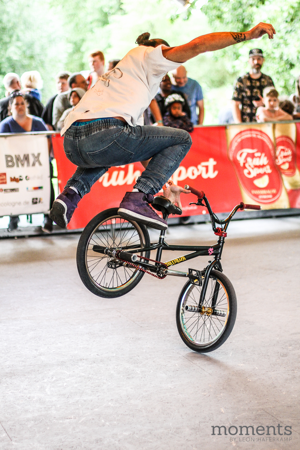 Halb Kloschüssel-, halb Karateswitch von Saky Kypirtidis aus Belgien