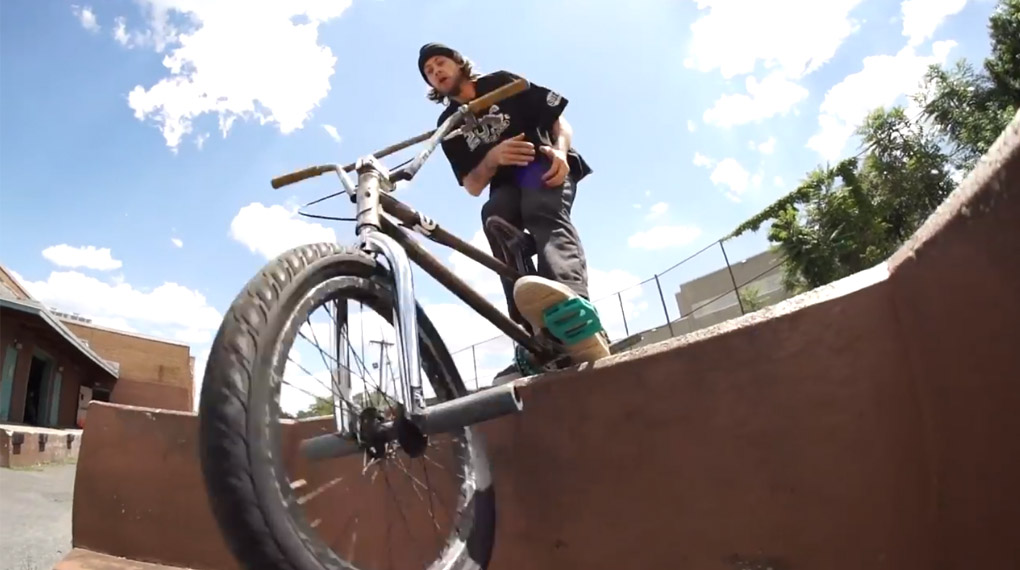 Wer braucht schon Vlogs, wenn es solche Videos gibt? Mehr muss man zu den beiden "The Boys Are Back in Town"-Videos von Merritt BMX eigentlich nicht sagen!