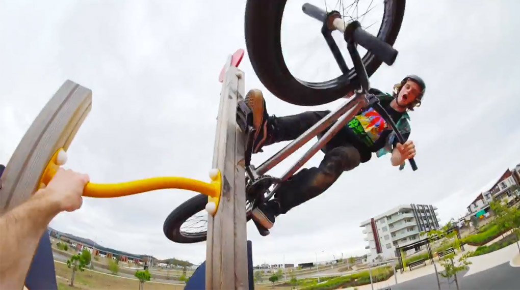 Erik Elstran, Chris Childs und Brett Silva von Sunday Bikes sind zwei Wochen lang in einem Wohnmobil durch Australien gereist. Hier ist ihr Urlaubsvideo.