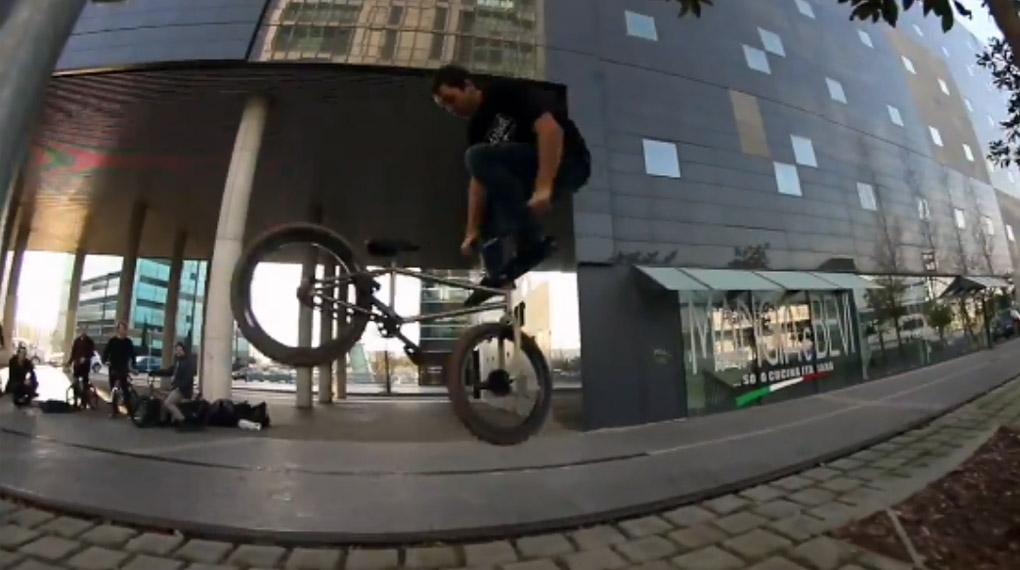 Max Gaertig denkt gar nicht daran, in Rente zu gehen, sondern haut stattdessen lieber ein paar Hightechstreetcombos ohne Freecoaster für Animal Bikes raus.