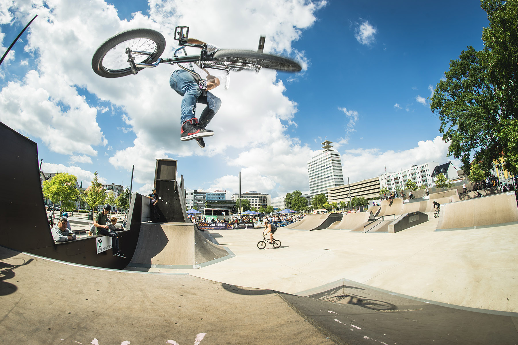 Der Bielefeld City Jam war auch 2017 wieder ein großer Erfolg. Wir haben eine Gallery mit einigen Fotos für euch, die Jan Bekurtz im Kesselbrink geschossen hat