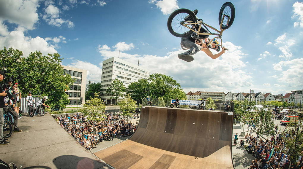Der Bielefeld City Jam war auch 2017 wieder ein voller Erfolg. Wir haben eine Gallery von diesem Pflichttermin im Kesselbrink Bike- und Skatepark für euch.
