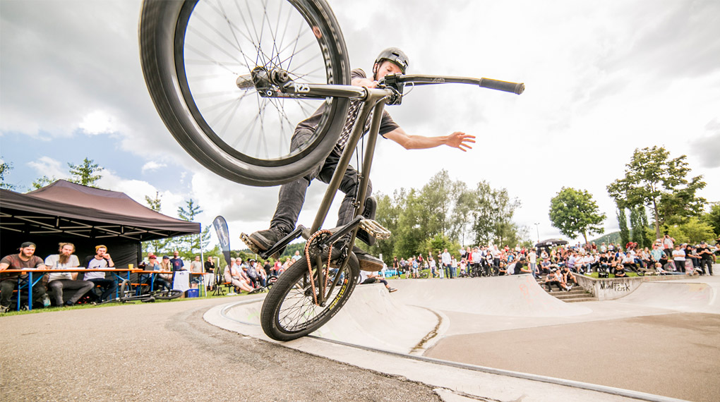 Trotz schlechter Wettervorhersage verzeichnet das BMX Männle Turnier 2017 einen Teilnehmer_innenrekord. Wir haben Videos und Fotos aus Tuttlingen für euch.