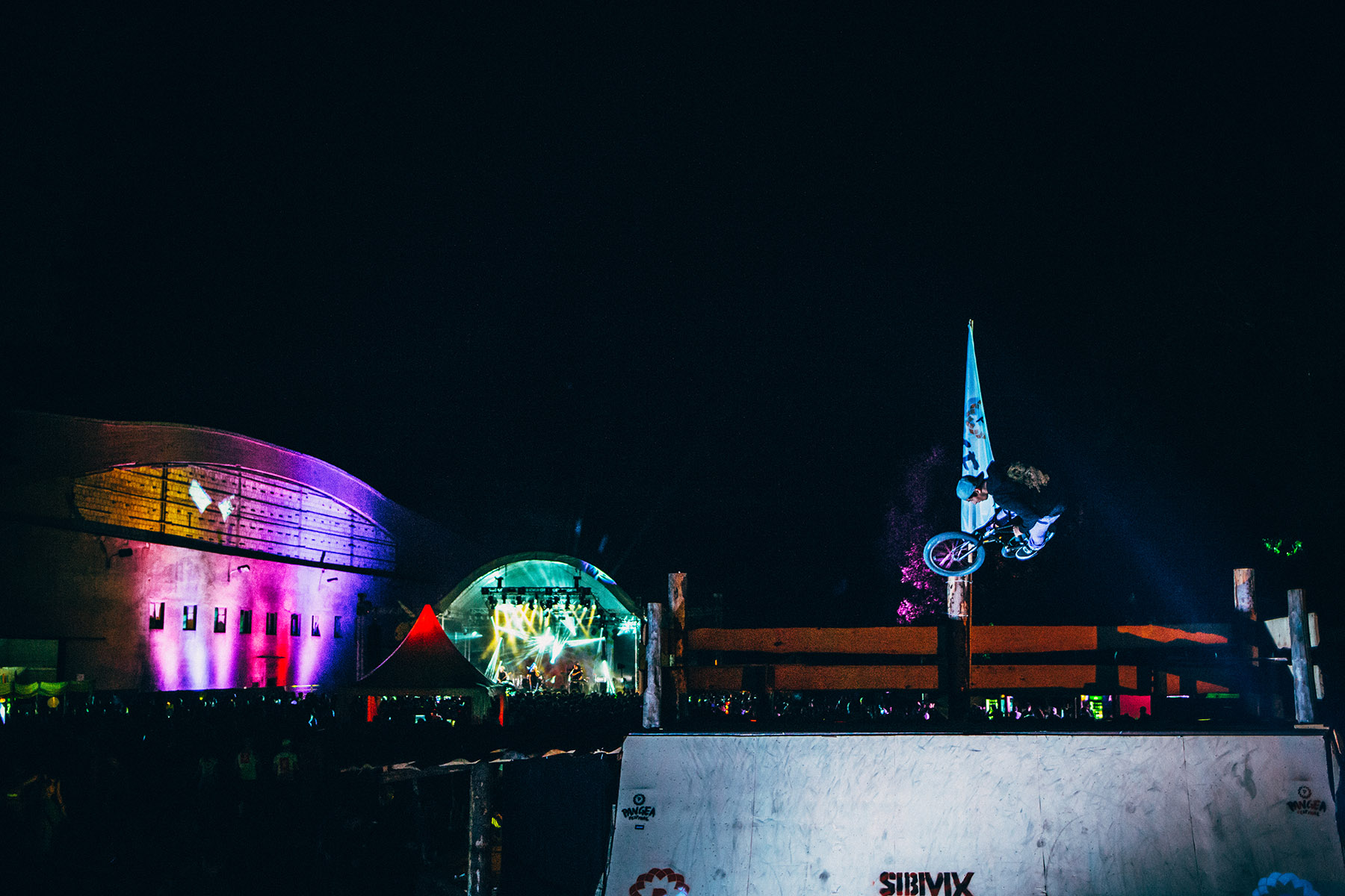 Wir verlosen 1 x 2 Freikarten für das Pangea Festival 2017 vom 24.-27.8. in Pütnitz (Mecklenburg-Vorpommern). Was du dafür tun musst, verraten wir dir hier.