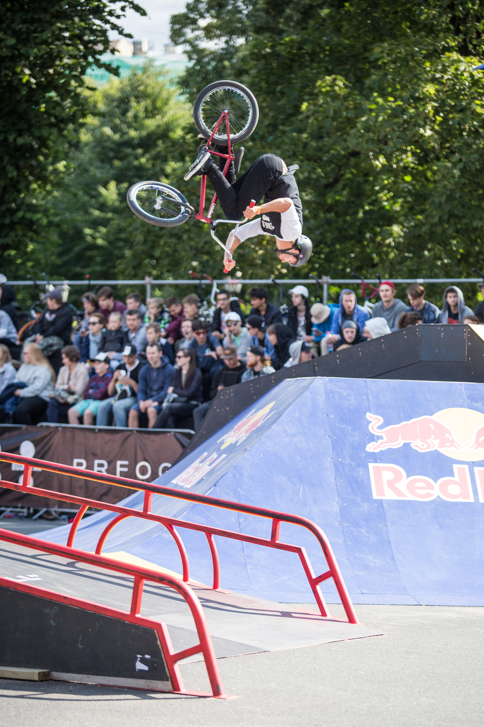 Flip über die Bank-to-Bank-Hip von Arto Arukuusk