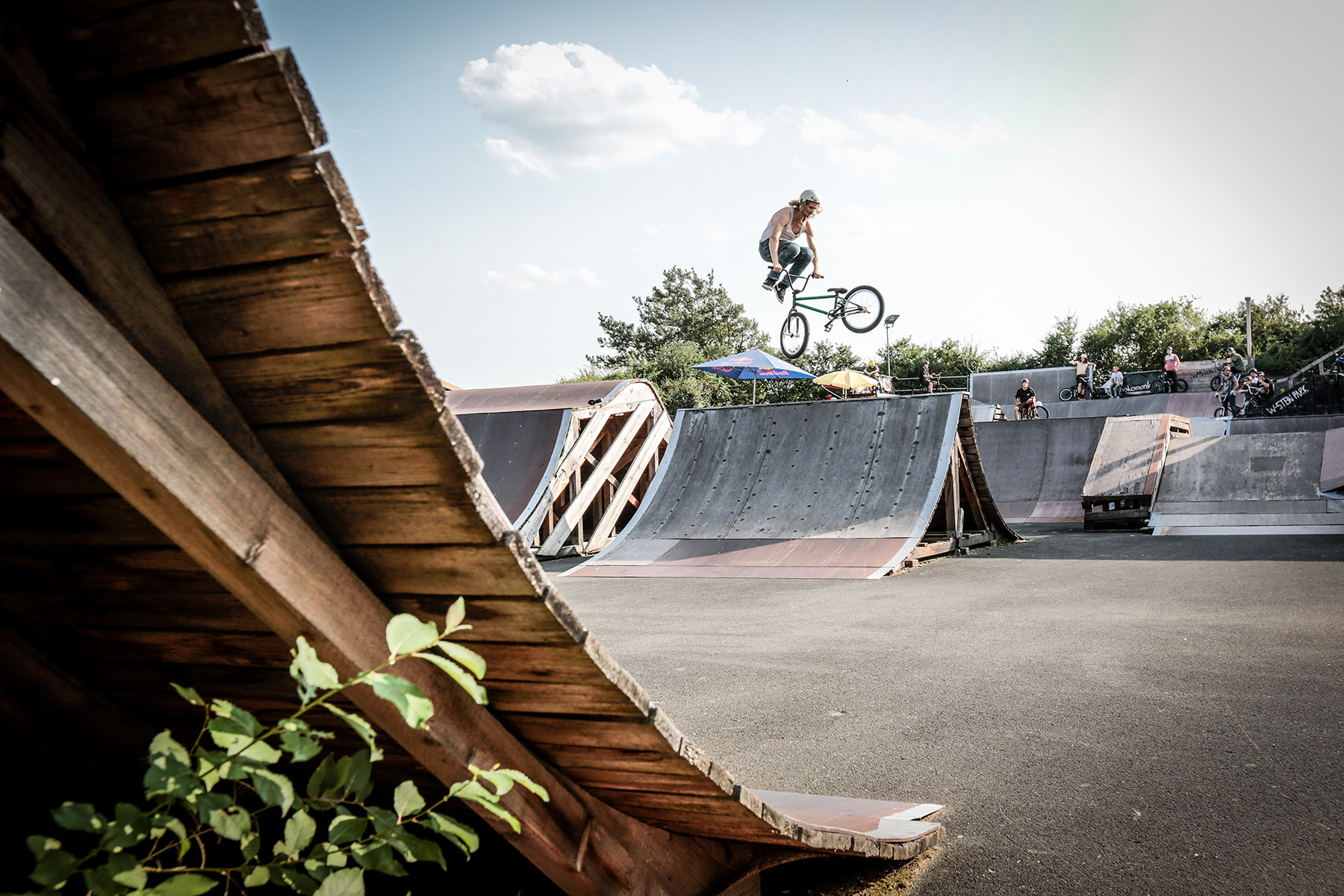 180 Whips über Spines sind schon eine krasse Ansage, aber kein Problem für Noah Rittivoi, der später am Step-up sogar einen 180 Double Whip auspackte