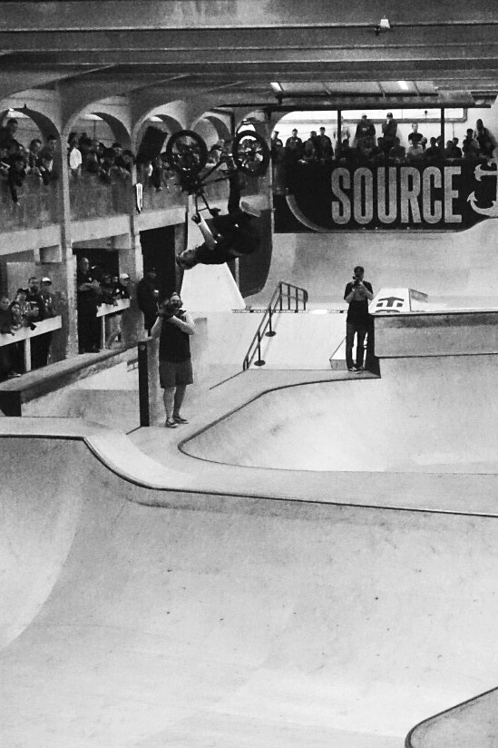 Den Schwung zu bekommen, um vom großen in den kleinen Bowl zu springen, war schon schwierig genug. Dann noch wie Dennis Enarson einen Flipwhip rauszuhauen, war eigentlich unmöglich