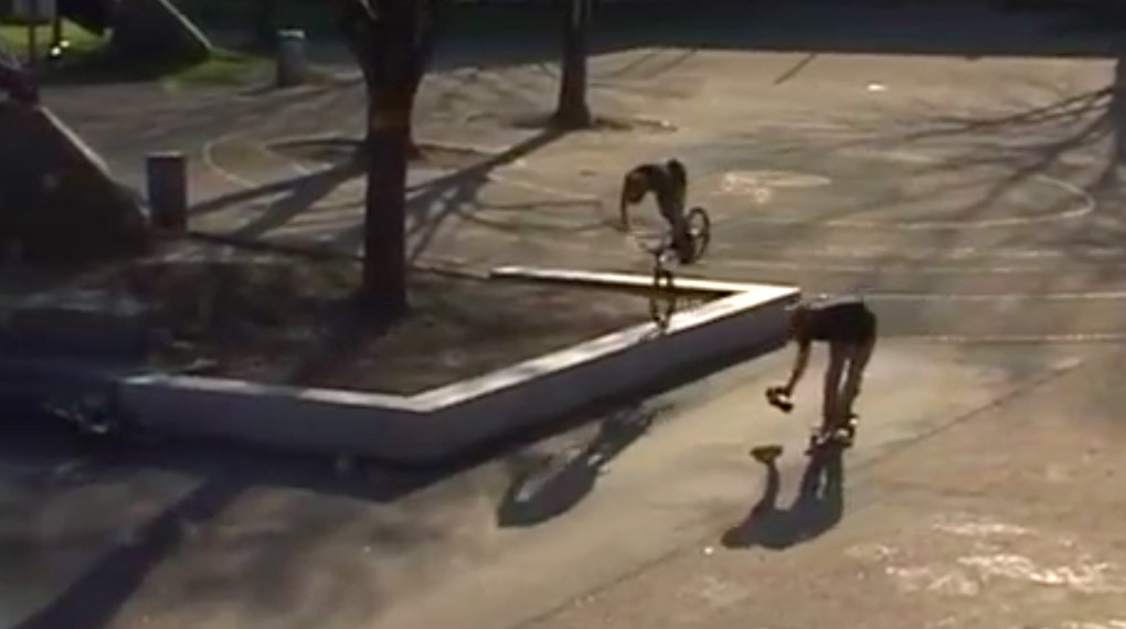 Moritz Zell hat uns sein neues Streetmixtape zukommen lassen, das er mit ein paar Freunden in Freiburg und Umgebung gefilmt hat. Check it out!