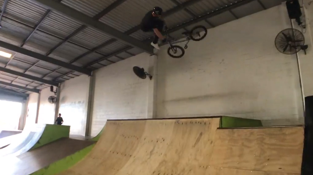 Eine Extraportion Banger durch den Mixer gejagt: Brock Horneman hat die Clips aus Folge 50 seines "Daily Sezzions 50"-Vlogs neu zusammengeschnitten.