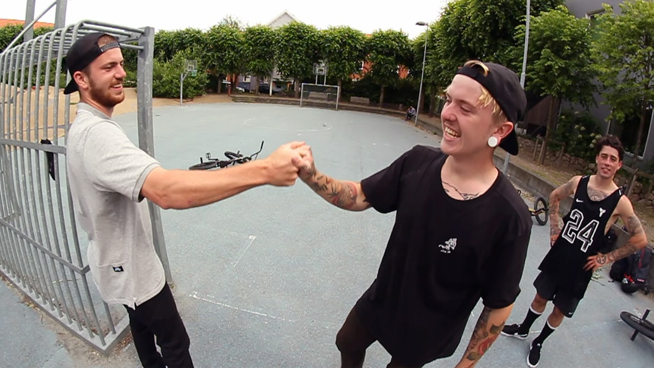 Für den 3. Teil unserer "Happy Days"-Serie haben wir Kriss Kyle, Felix Prangenberg und Daniel Tünte auf die Straßen von Kopenhagen losgelassen.