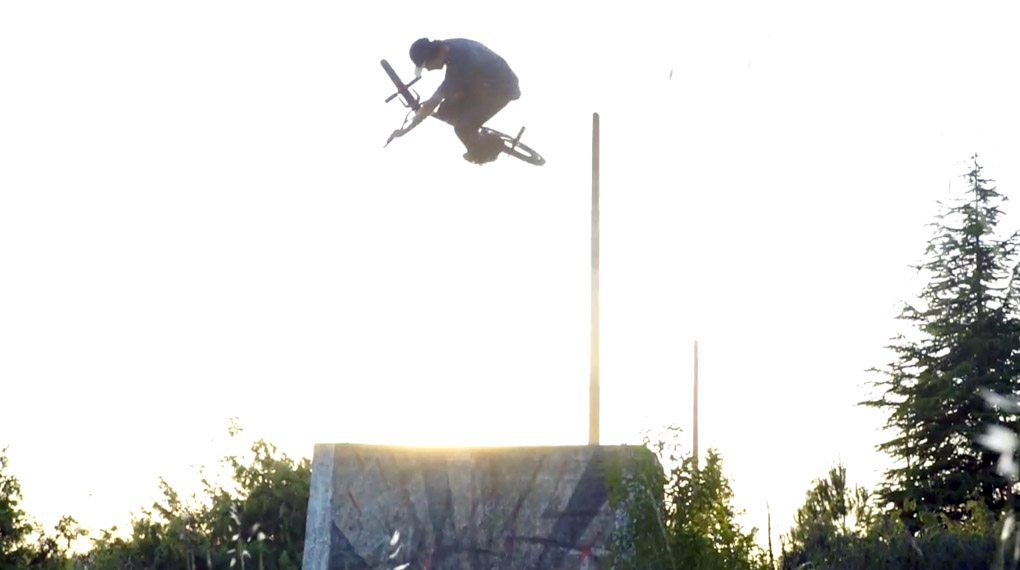 Der 16jährige Inaki Mazza ist einer der besten Nachwuchsfahrer Argentiniens. Hier ist sein sehenswerter Welcome-Edit für Superstar.