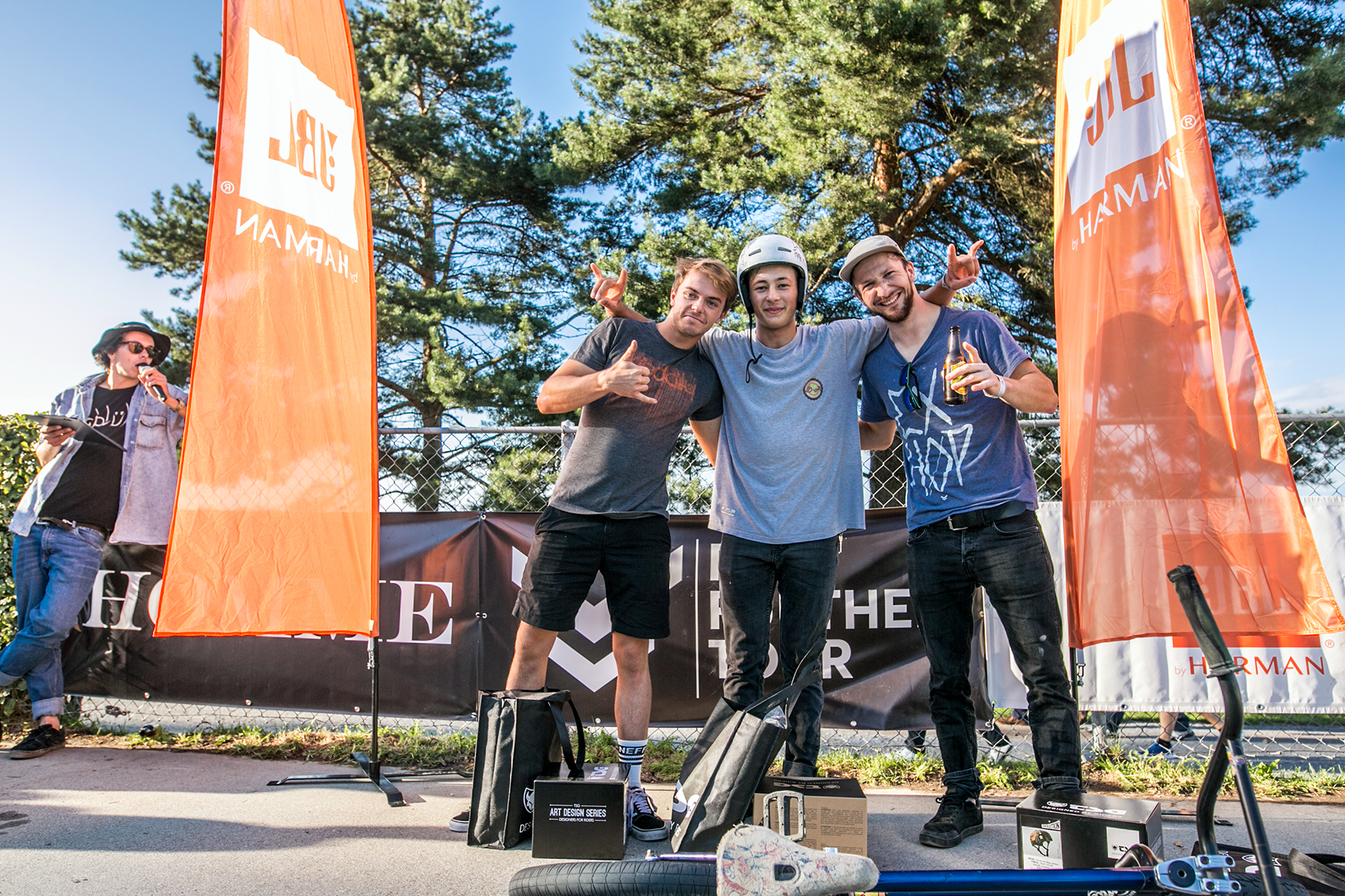 Die Gewinner der Pre-Quali bei der Ride Further Tour in Hard (v.l.n.r.): Paul Janda (2.), Allesio (1.) und Moritz Steinröder (3.); Foto: alex Grüber