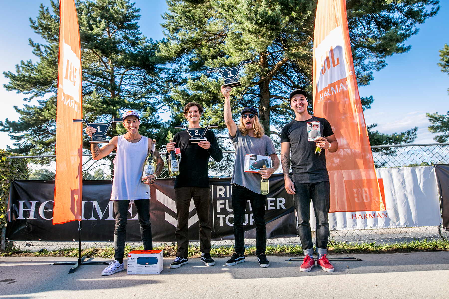 Die Gewinner des Pro-Finales bei der Ride Further Tour in Hard (v.l.n.r.): Kriss Kyle (1.), Alex Hiam (2.), Greg Illingworth (3.) und Tobias Freigang (4.); Foto: alex Grüber