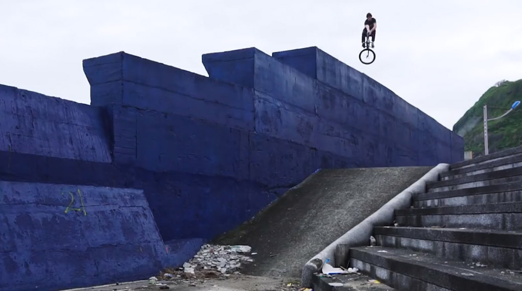 Chris Childs, Erik Elstran und Brett Silva von Sunday Bikes haben in Taiwan mit einigen interessanten Spots und einem diebischen Affen Bekanntschaft gemacht