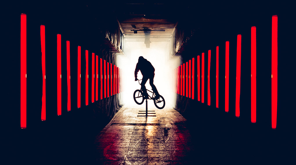 Der Teufel steckt im Detail, aber wo steckt Anthony Perrin? Finde es heraus im "Devil