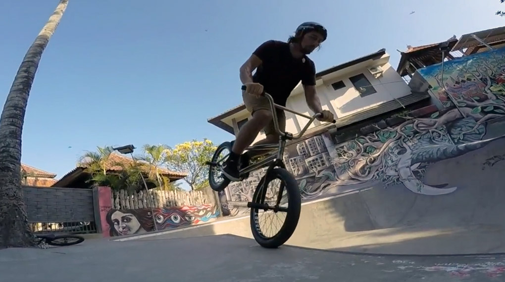 Der kunstform-Teamfahrer Jonas Bader hat 2015 eine Weltreise unternommen, die ihn unter anderem nach Bali führte, wo es erstaunlich viele gute Spots gibt.