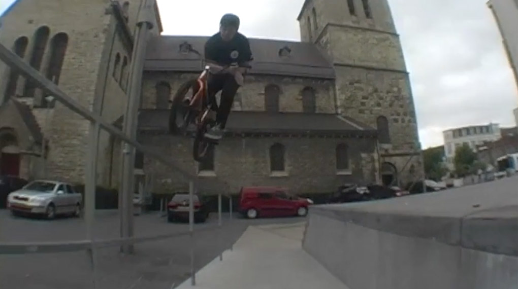 Leon Hoppe macht im Auftrag des People