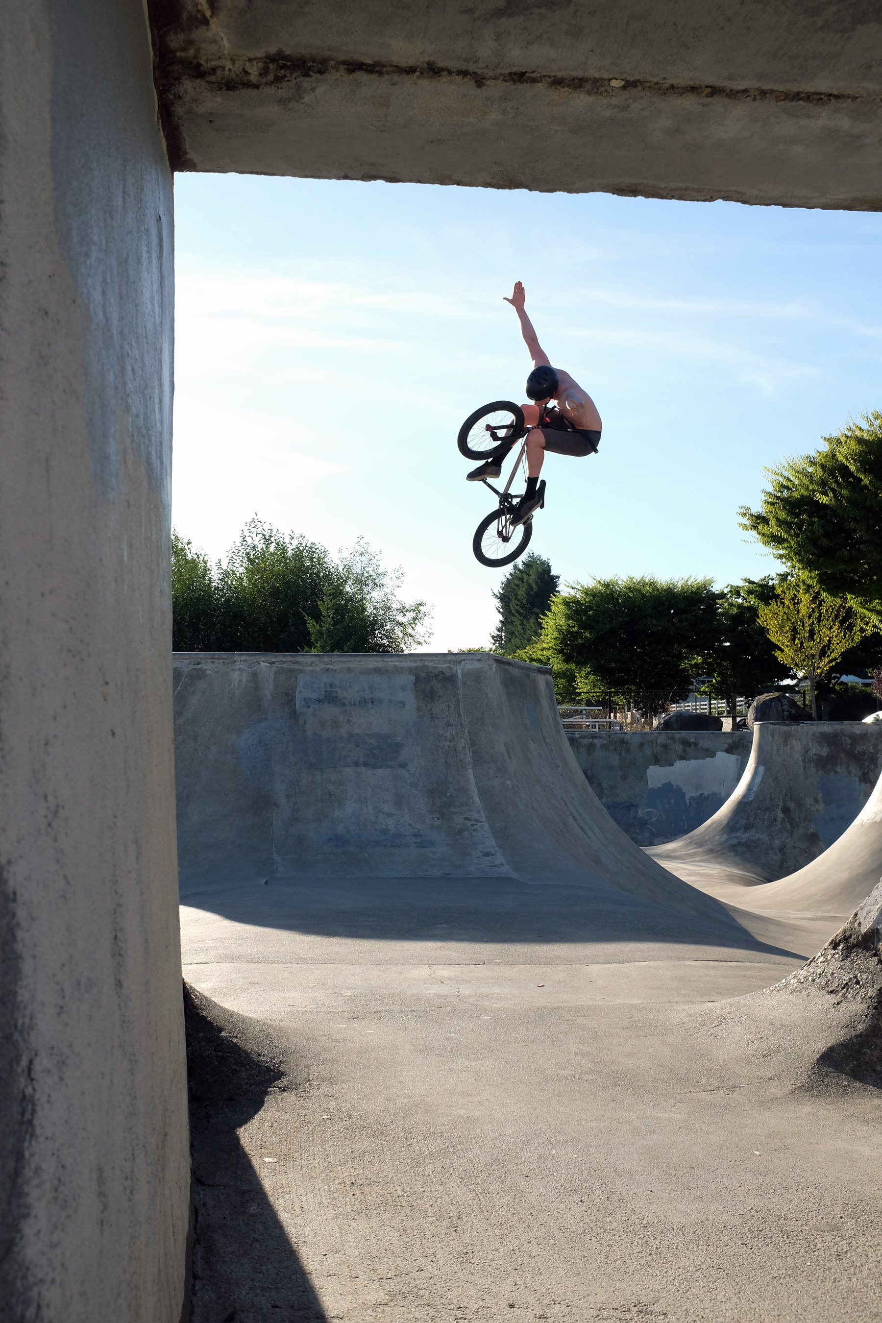 Max Heidböhmer macht im Betonpark von Milton, WA den Adler