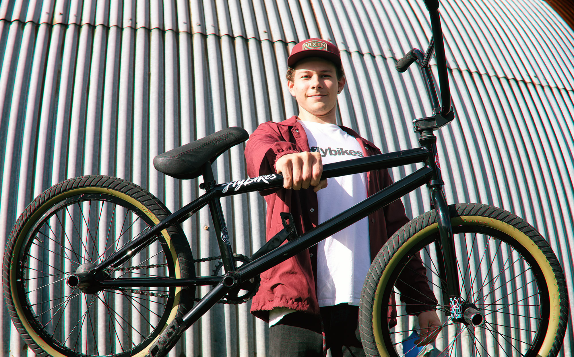 Früher hätte es für so etwas Freiburgverbot gegeben: In diesem Bikecheck stellt der AllRide-Teamfahrer Timothy Jones uns seinen neuen Wagen von Flybikes vor