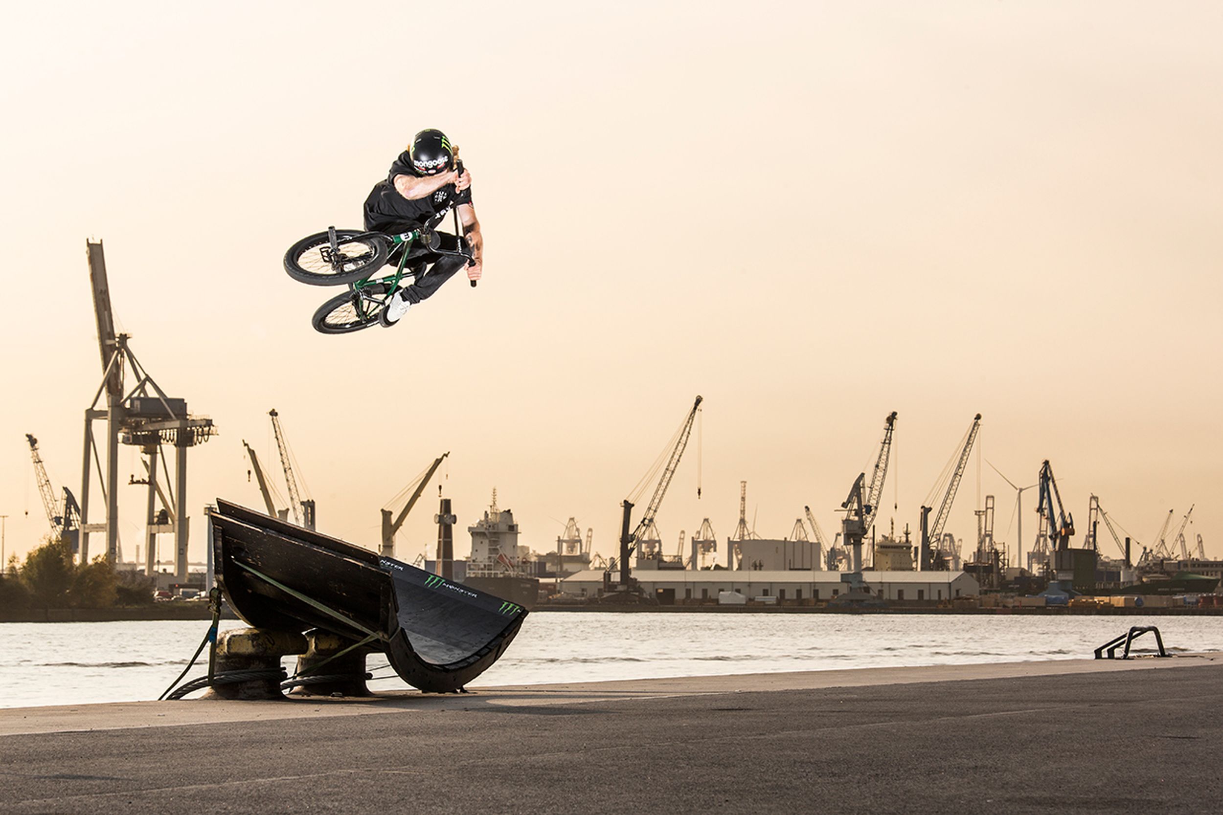 Die Banane kann auch Street: Greg Illingworth mit einem Euro Table