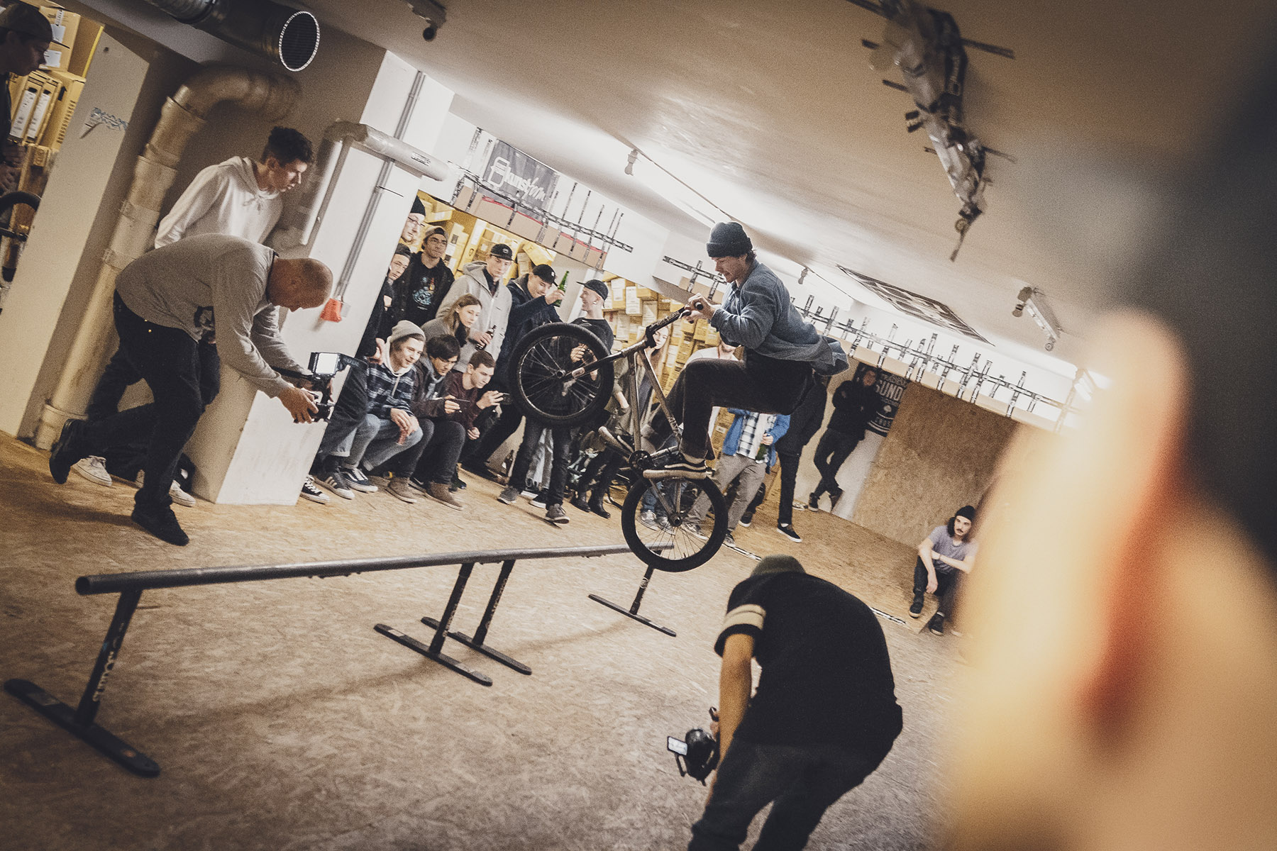 Felix Donat war auf der kunstform Stock Session on fire und haute einen Banger nach dem nächsten raus. Hier haben wir einen Peggrind to Jumpover Hard 3er im Finale