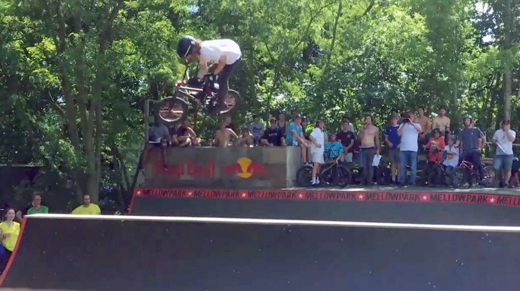 Obwohl Lennox Zimmermann erst 10 ist, gehört er schon zu den besten BMX-Fahrern Deutschlands. Hier sind einige seiner besten Clips aus dem Jahr 2017.