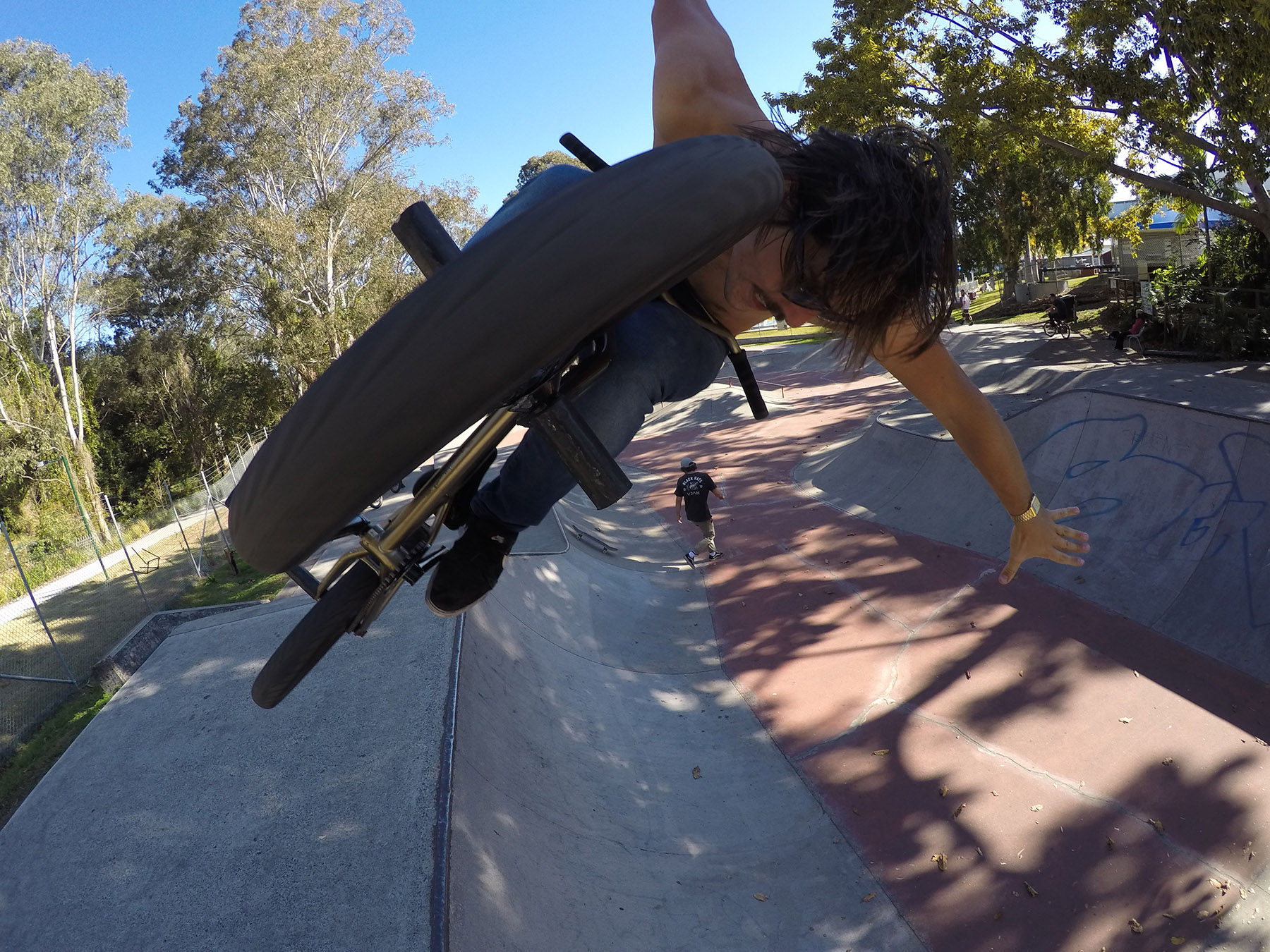 Nohander von Jonas Bader in einem Betonpark in Brisbane