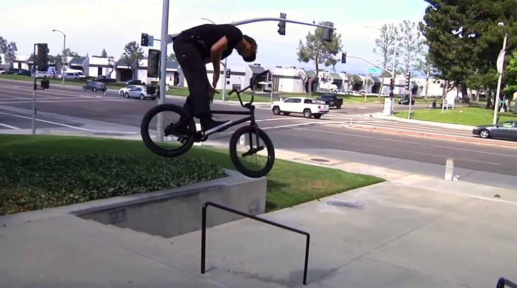 Devon Smillie haut uns in seinem 2018er Video für éclat mal wieder ein paar richtig heftige Freecoasterlines um die Ohren. Lit!