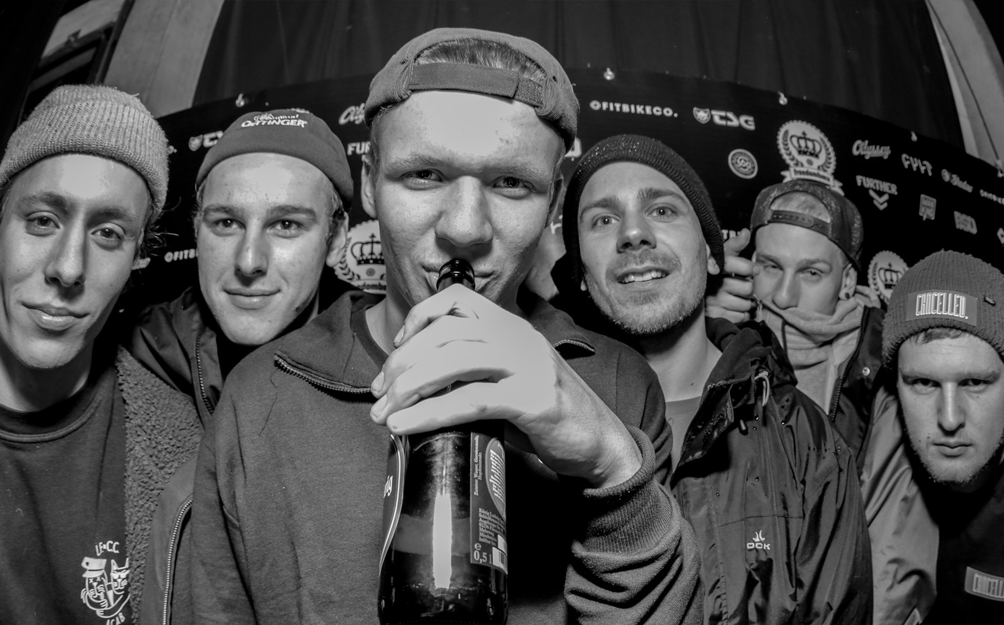 Bevor im Backstage München die freedombmx Awards 2017 verliehen wurden, haben wir unsere Gäste zur Fotowand gebeten. Hier sind die besten Bilder des Abends.